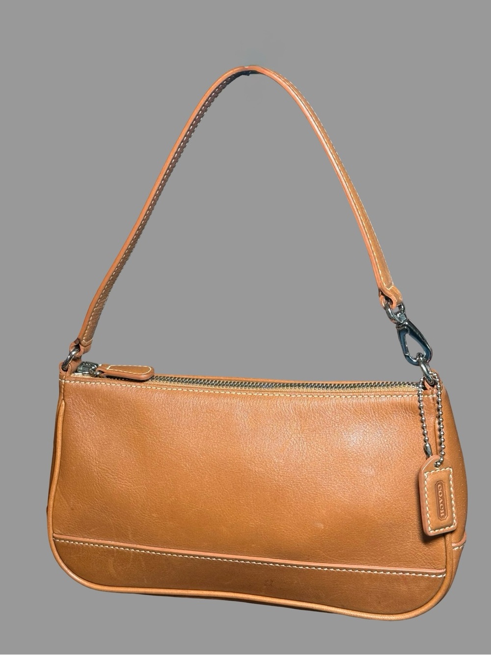 Vintage Coach Hamptons Demi Baguette Bag #7785 – British Tan LeatherDescription: